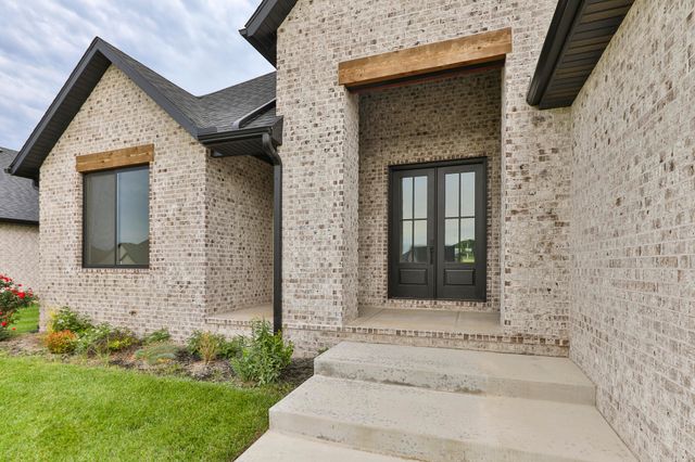 2105 N Silver Charm Avenue, Springfield, MO 65802