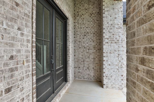2105 N Silver Charm Avenue, Springfield, MO 65802