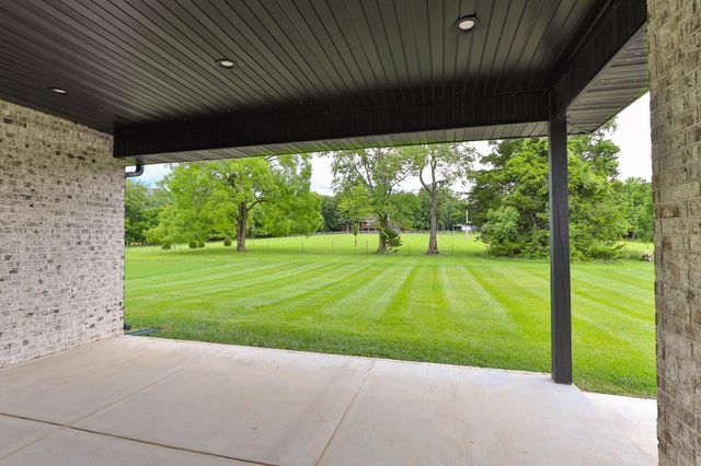2105 N Silver Charm Avenue, Springfield, MO 65802