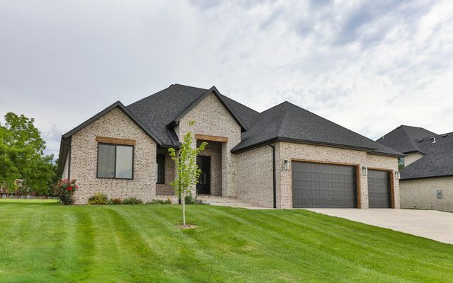 2105 N Silver Charm Avenue, Springfield, MO 65802