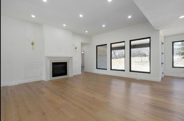 2105 N Silver Charm Avenue, Springfield, MO 65802