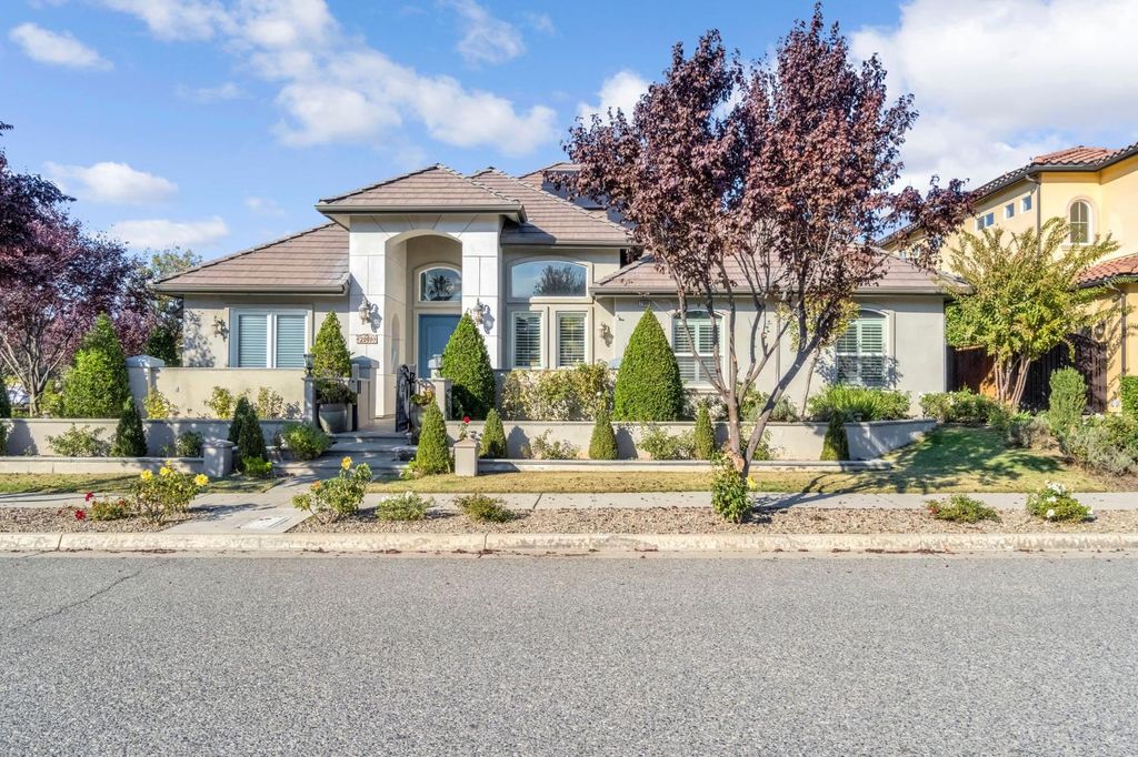 2096 E Olympic Avenue, Fresno, CA 93730