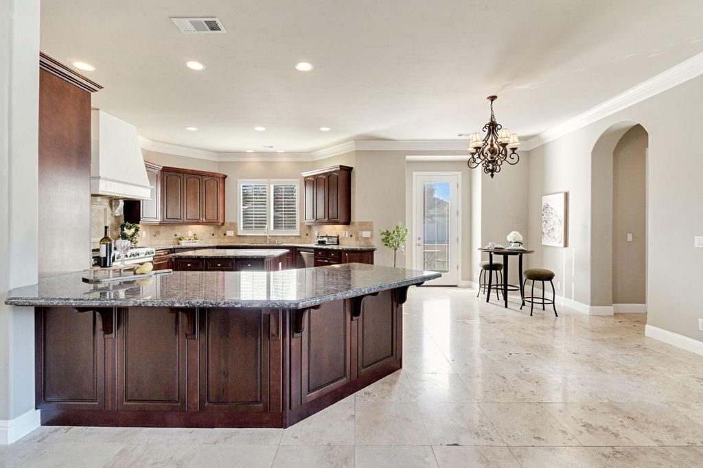 Image 10 of property listing at 2096 E Olympic Avenue, Fresno, CA 93730