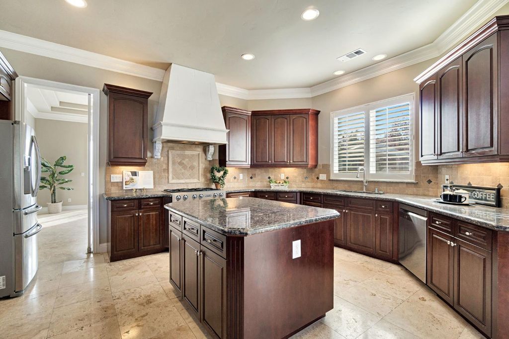 Image 13 of property listing at 2096 E Olympic Avenue, Fresno, CA 93730