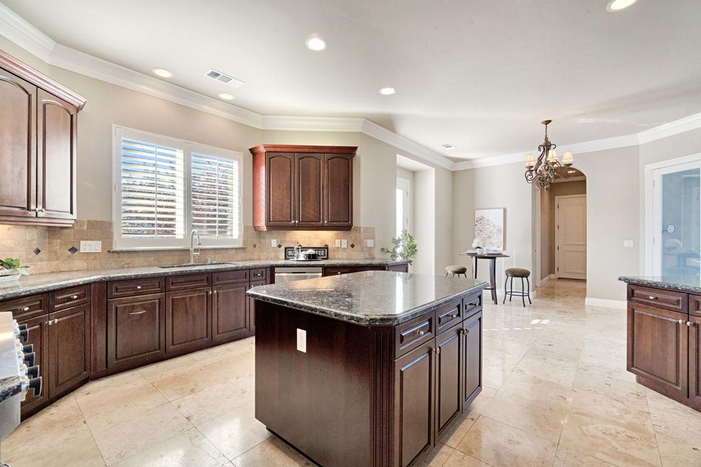 Image 15 of property listing at 2096 E Olympic Avenue, Fresno, CA 93730