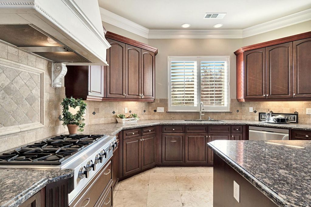 Image 16 of property listing at 2096 E Olympic Avenue, Fresno, CA 93730