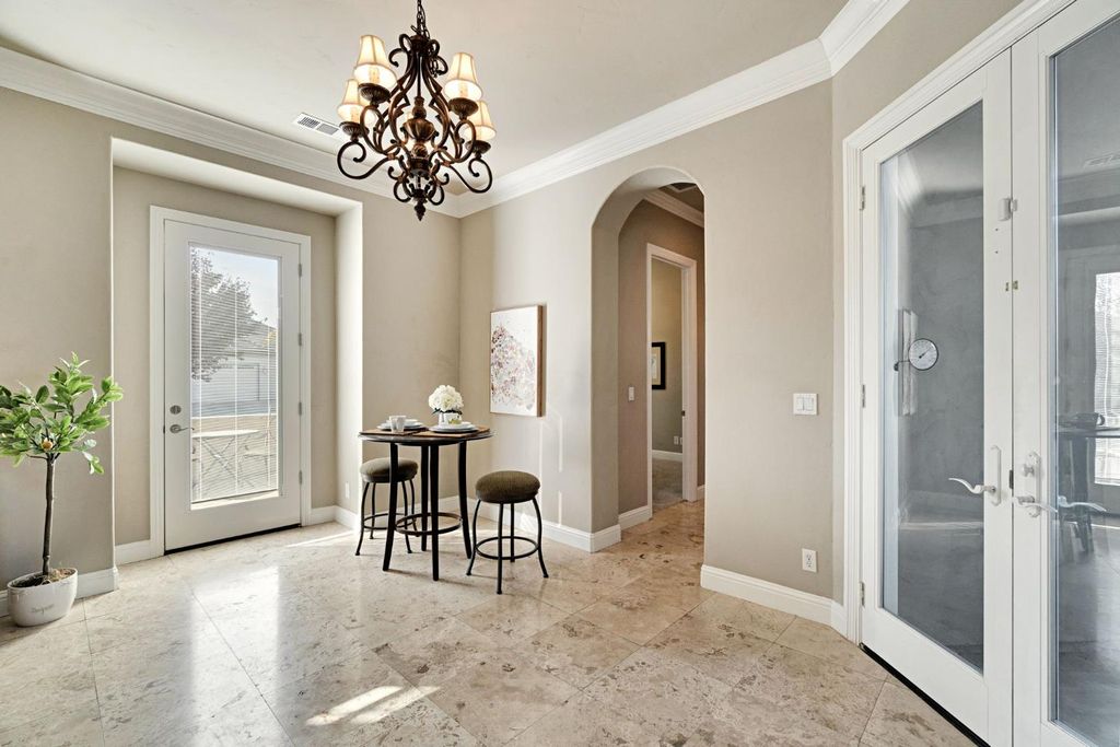 Image 17 of property listing at 2096 E Olympic Avenue, Fresno, CA 93730