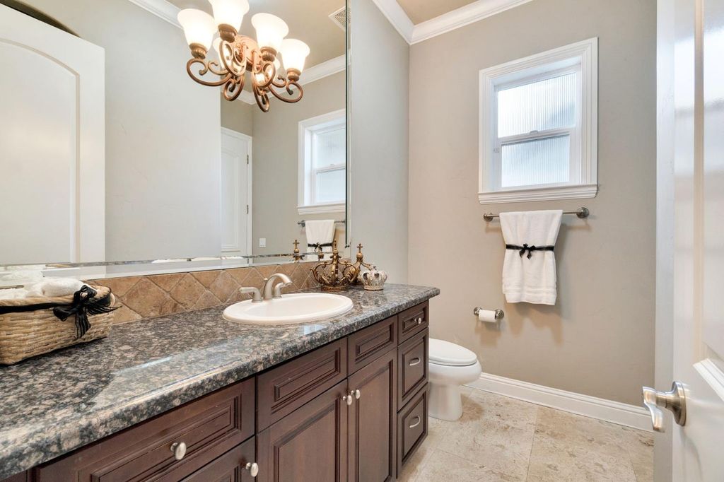 Image 21 of property listing at 2096 E Olympic Avenue, Fresno, CA 93730