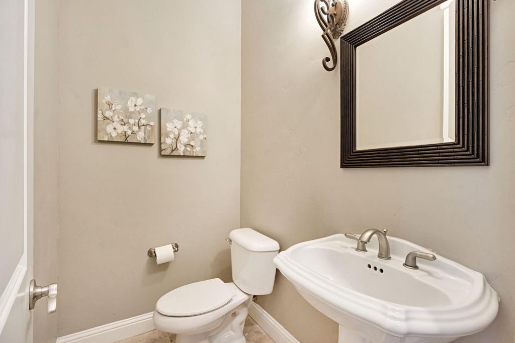 Image 25 of property listing at 2096 E Olympic Avenue, Fresno, CA 93730