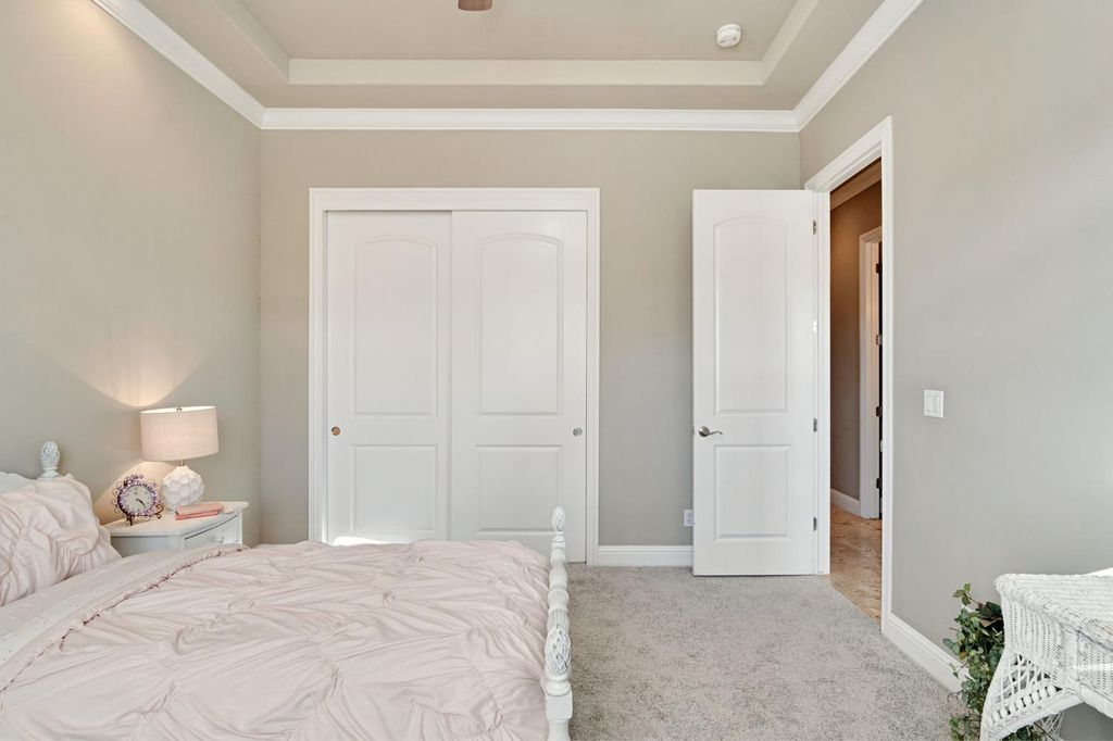 Image 27 of property listing at 2096 E Olympic Avenue, Fresno, CA 93730