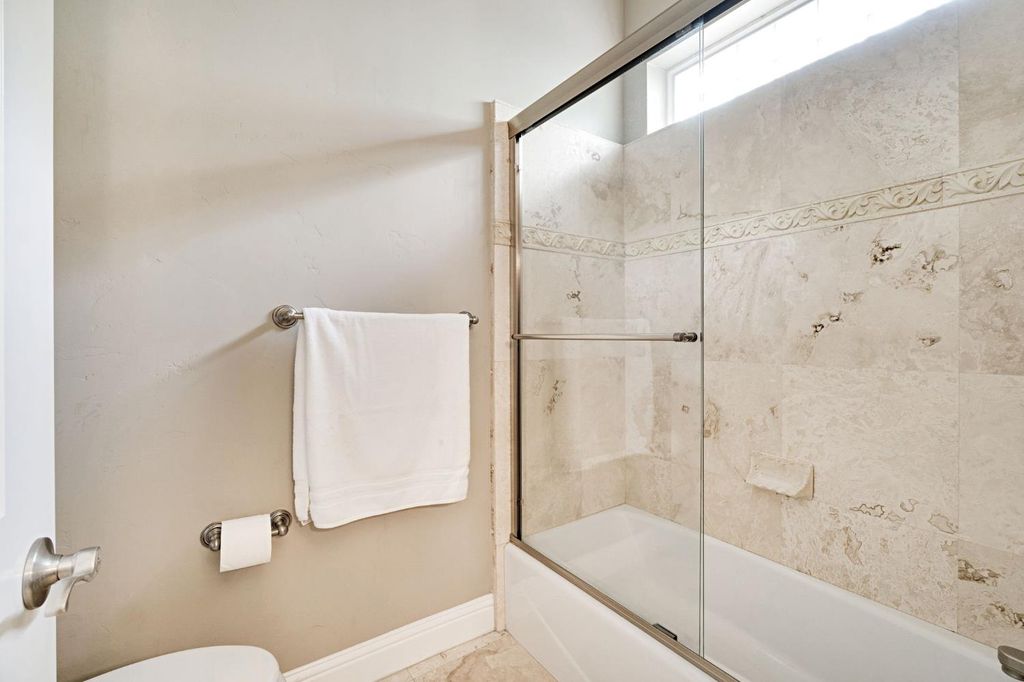 Image 31 of property listing at 2096 E Olympic Avenue, Fresno, CA 93730