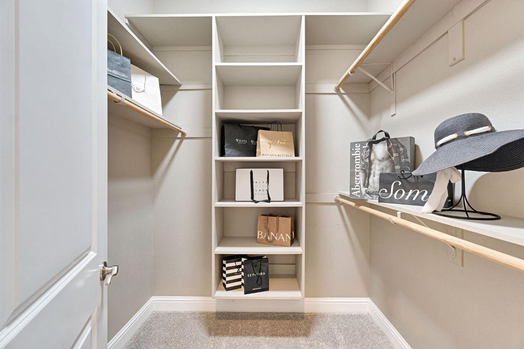 Image 37 of property listing at 2096 E Olympic Avenue, Fresno, CA 93730