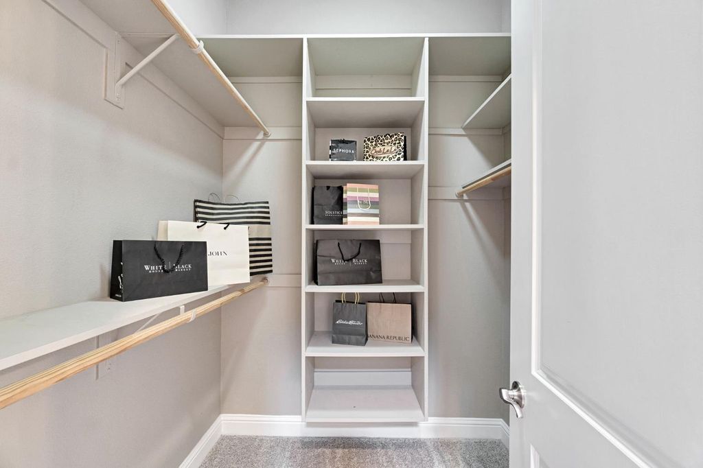 Image 38 of property listing at 2096 E Olympic Avenue, Fresno, CA 93730