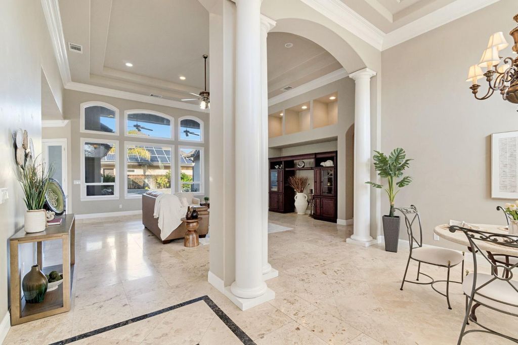 Image 4 of property listing at 2096 E Olympic Avenue, Fresno, CA 93730