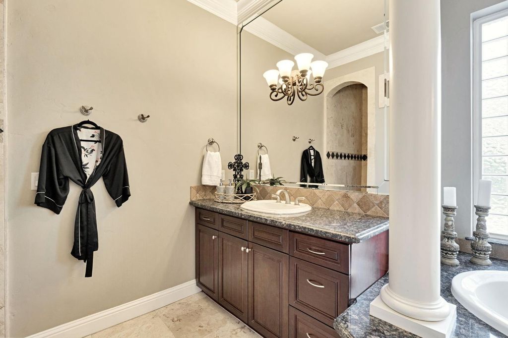 Image 40 of property listing at 2096 E Olympic Avenue, Fresno, CA 93730