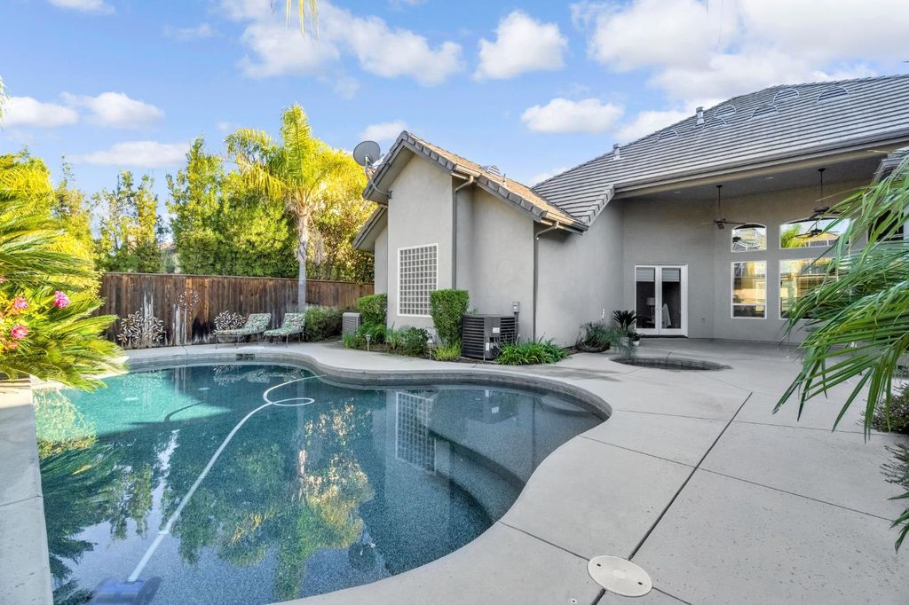 Image 49 of property listing at 2096 E Olympic Avenue, Fresno, CA 93730