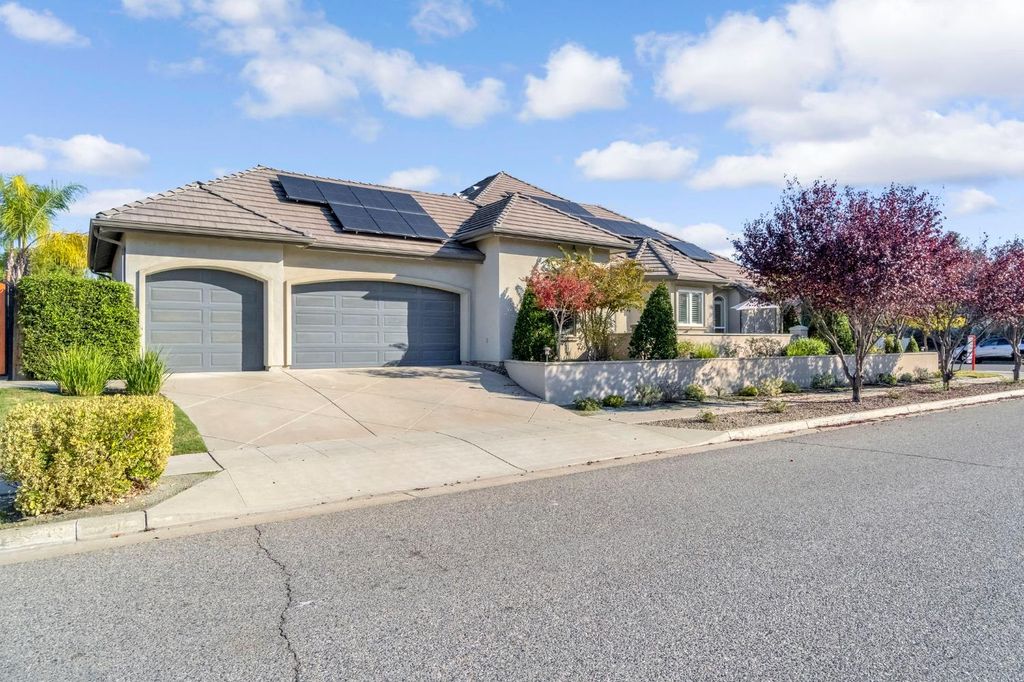 Image 54 of property listing at 2096 E Olympic Avenue, Fresno, CA 93730