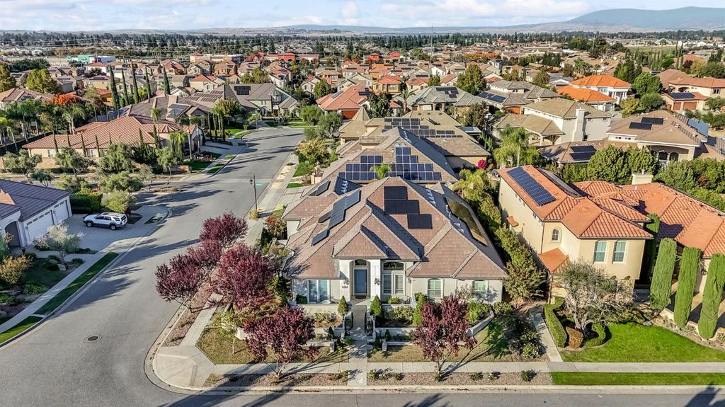 Image 55 of property listing at 2096 E Olympic Avenue, Fresno, CA 93730