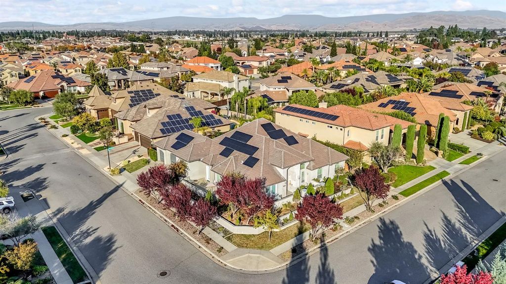 Image 57 of property listing at 2096 E Olympic Avenue, Fresno, CA 93730