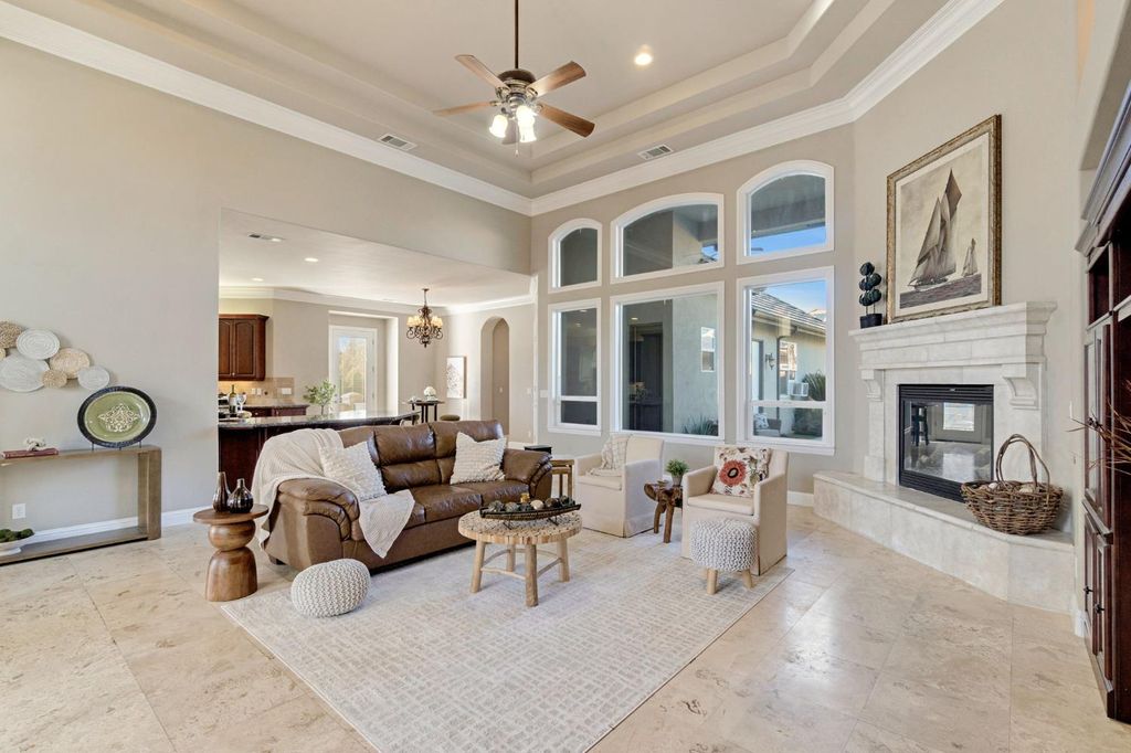 Image 6 of property listing at 2096 E Olympic Avenue, Fresno, CA 93730