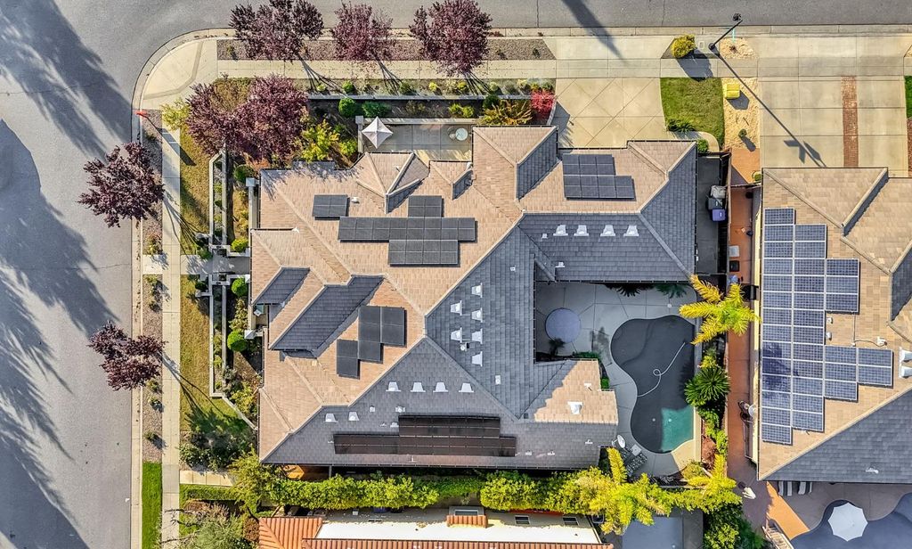 Image 60 of property listing at 2096 E Olympic Avenue, Fresno, CA 93730