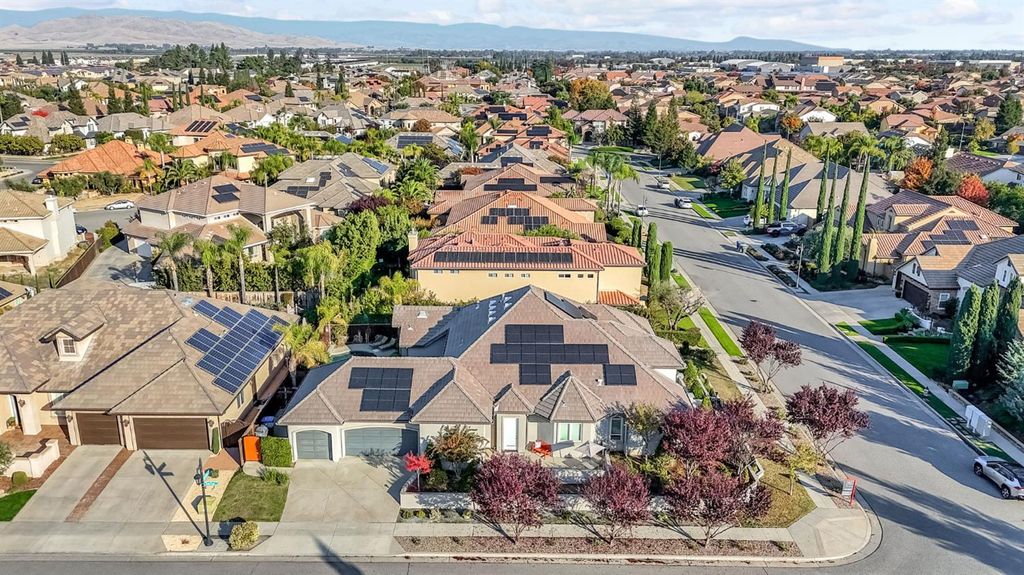 Image 61 of property listing at 2096 E Olympic Avenue, Fresno, CA 93730