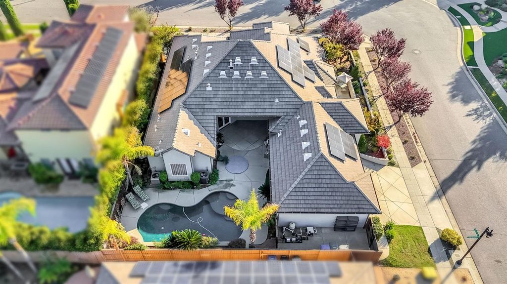 Image 64 of property listing at 2096 E Olympic Avenue, Fresno, CA 93730