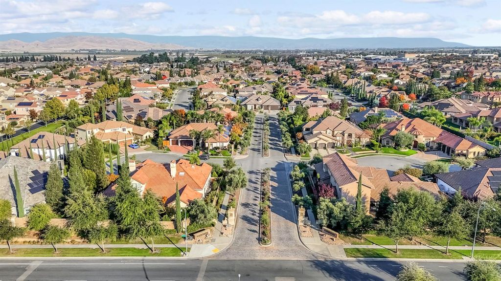 Image 65 of property listing at 2096 E Olympic Avenue, Fresno, CA 93730