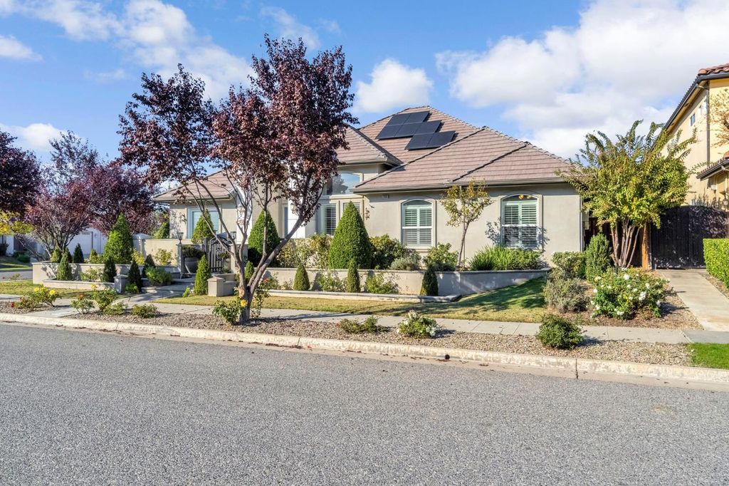 Image 66 of property listing at 2096 E Olympic Avenue, Fresno, CA 93730