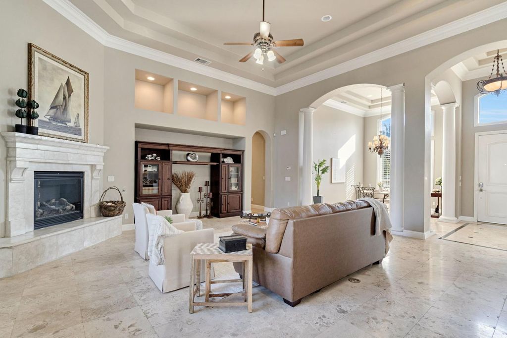 Image 7 of property listing at 2096 E Olympic Avenue, Fresno, CA 93730