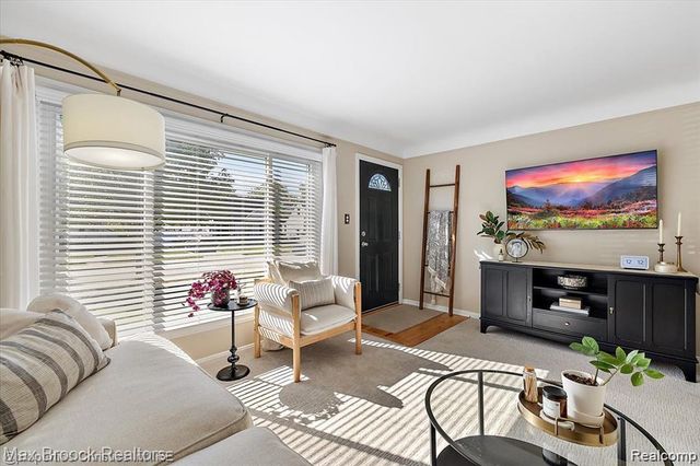 2105 Rowland Avenue, Royal Oak, MI 48067