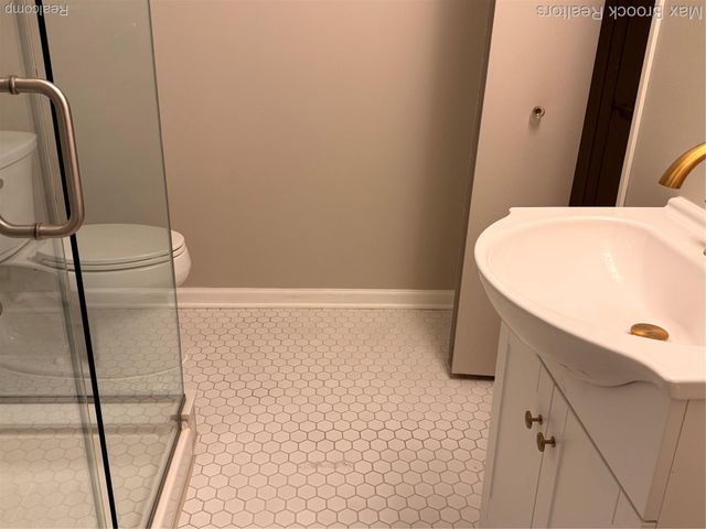 2105 Rowland Avenue, Royal Oak, MI 48067