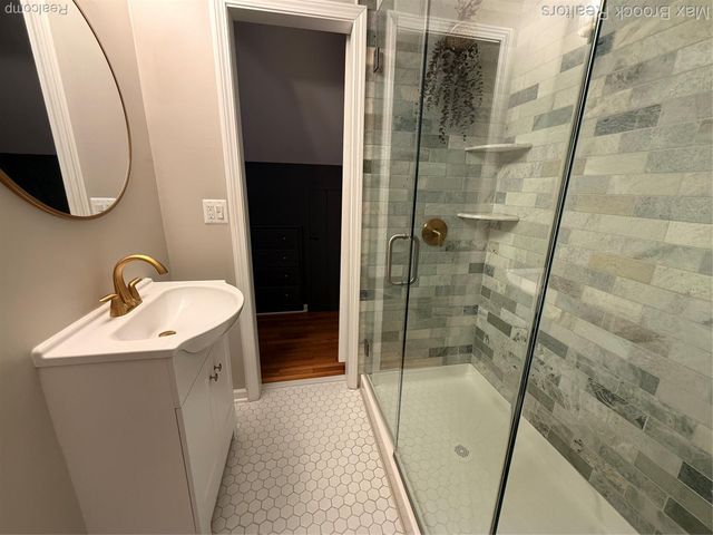 2105 Rowland Avenue, Royal Oak, MI 48067