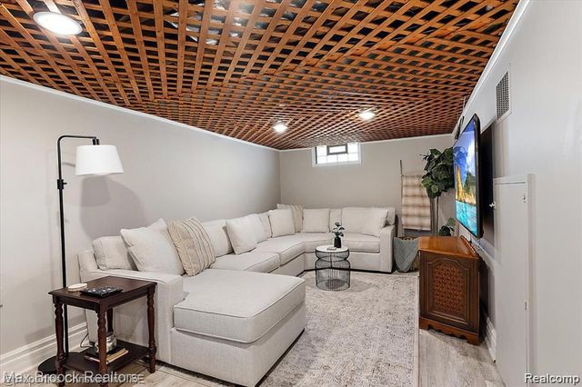 2105 Rowland Avenue, Royal Oak, MI 48067