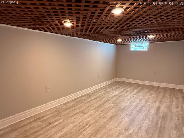 2105 Rowland Avenue, Royal Oak, MI 48067