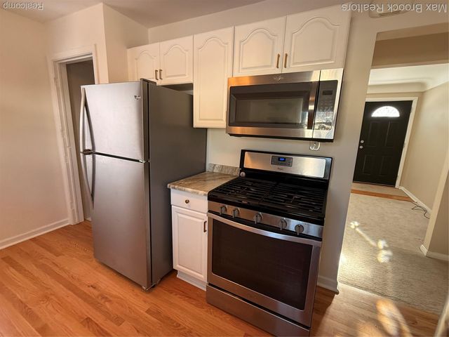 2105 Rowland Avenue, Royal Oak, MI 48067