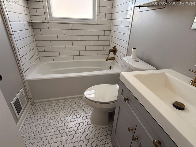 2105 Rowland Avenue, Royal Oak, MI 48067