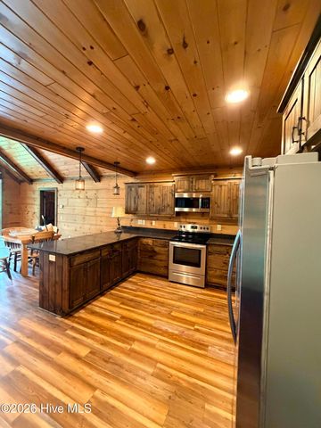 371 Black Bear Trail, Topton, NC 28781