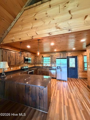 371 Black Bear Trail, Topton, NC 28781