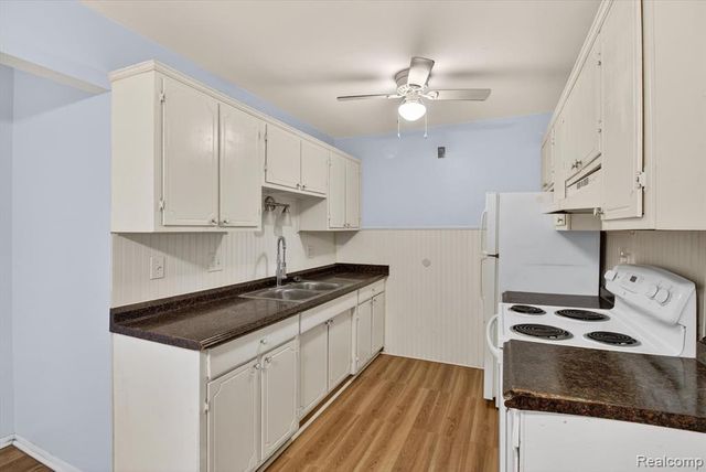 25301 5 Mile Rd 109, Redford, MI 48239