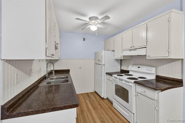 25301 5 Mile Rd 109, Redford, MI 48239