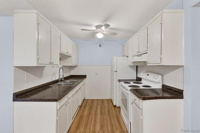 25301 5 Mile Rd 109, Redford, MI 48239