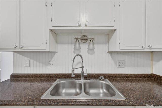 25301 5 Mile Rd 109, Redford, MI 48239