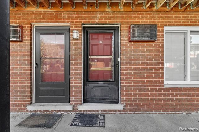 25301 5 Mile Rd 109, Redford, MI 48239
