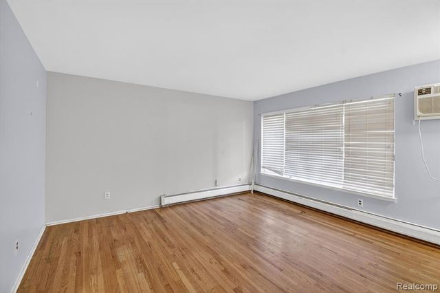 25301 5 Mile Rd 109, Redford, MI 48239