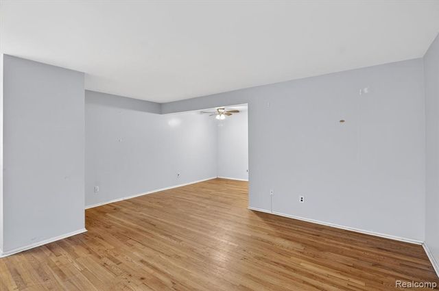 25301 5 Mile Rd 109, Redford, MI 48239