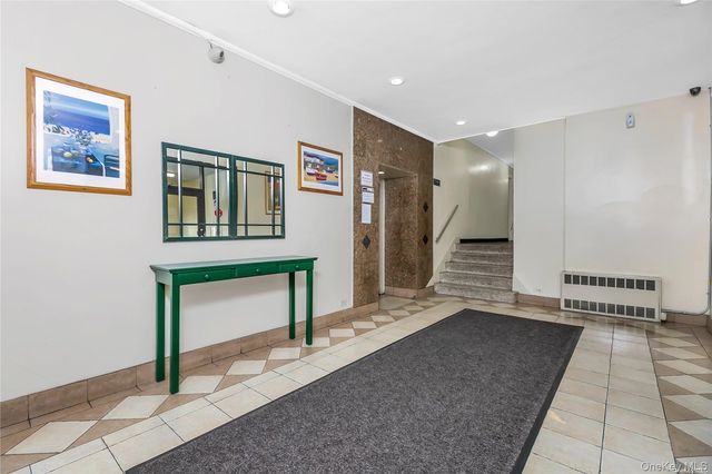 88-30 182 Street 4D, Hollis, NY 11423