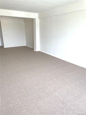 88-30 182 Street 4D, Hollis, NY 11423