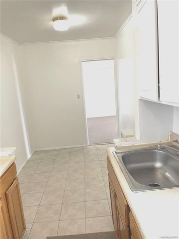 88-30 182 Street 4D, Hollis, NY 11423