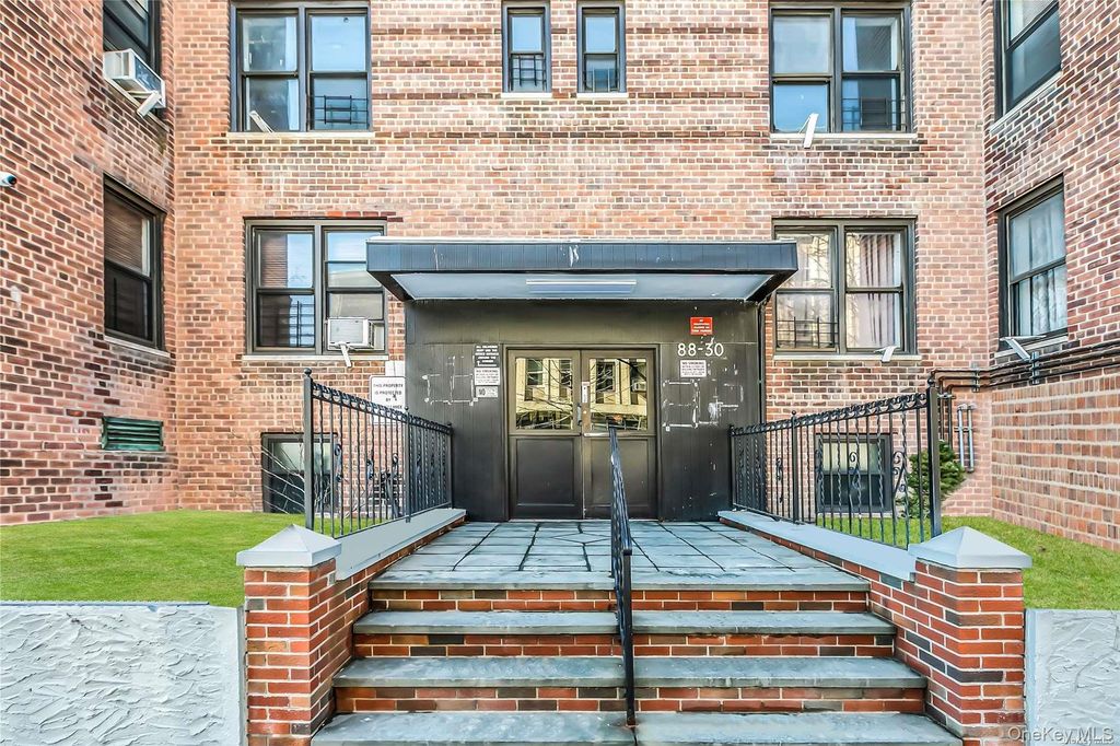 88-30 182 Street 4D, Hollis, NY 11423